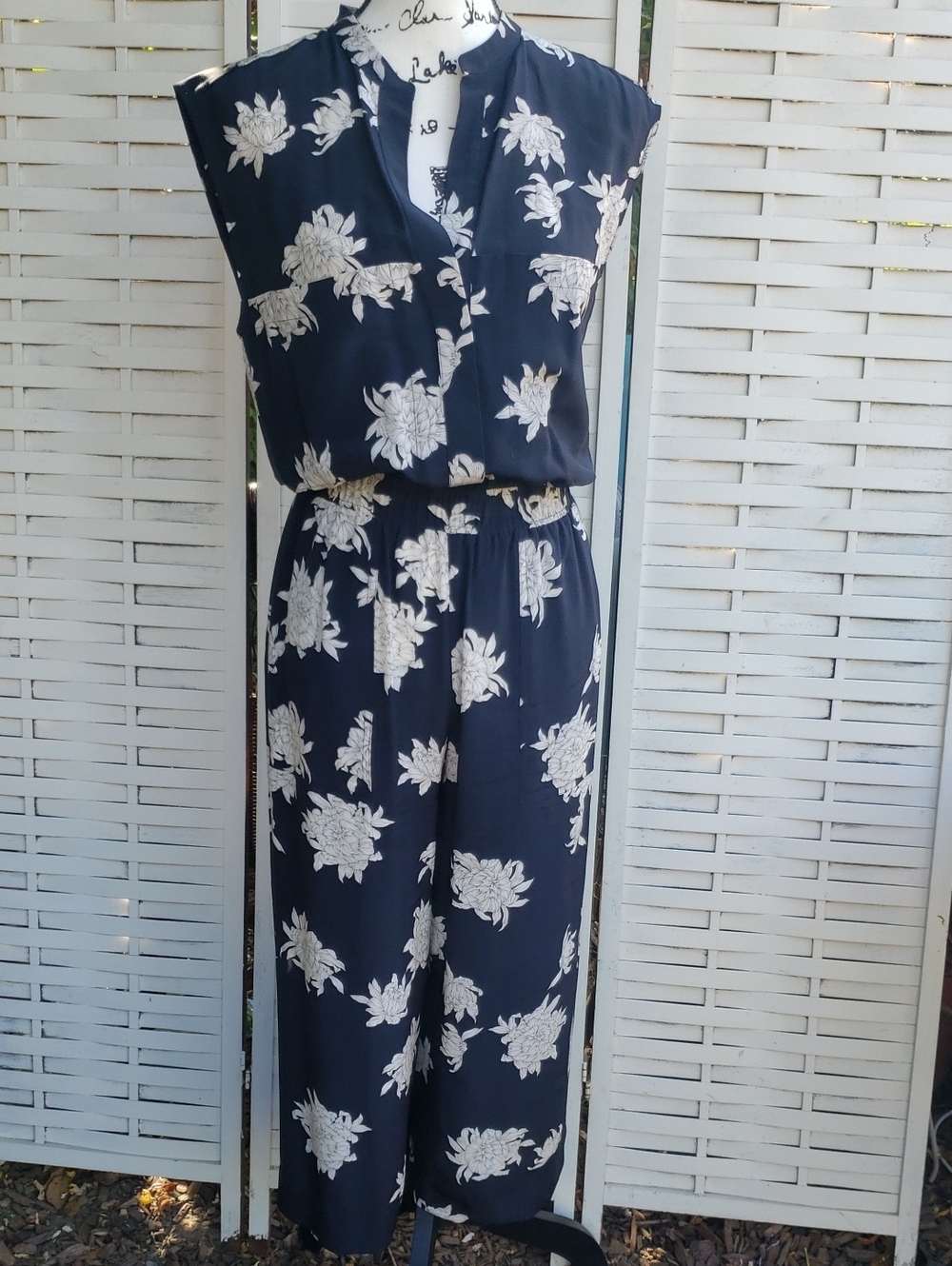 Vince Women’s Navy Floral Sleeveless Jumpsuit M